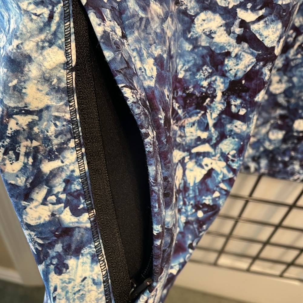 Manduka navy/white blooms jacket - Picture 4 of 5